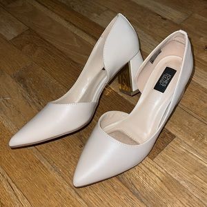 Pointed toe heels